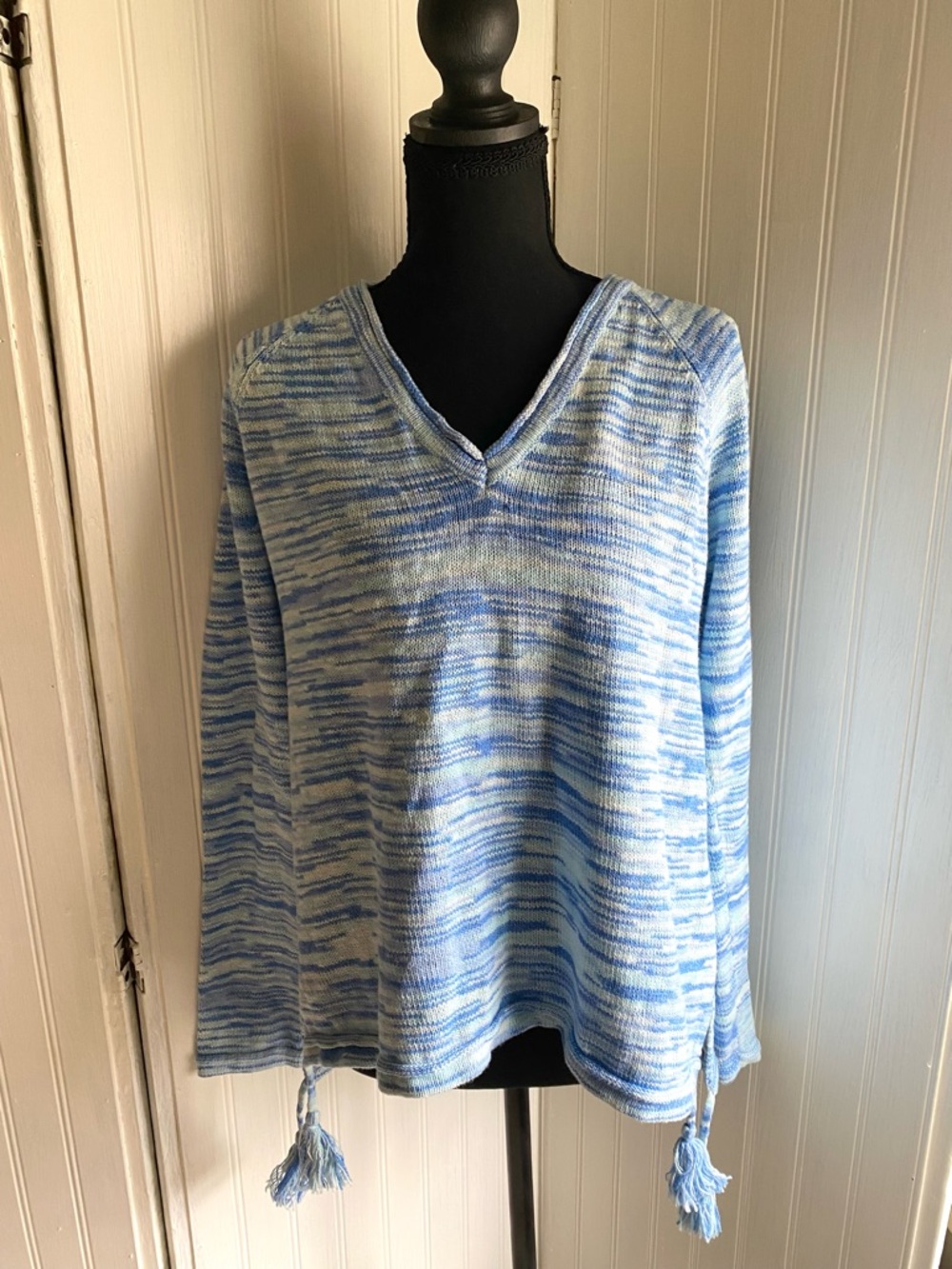 Lilly Pulitzer Blue and White Marled V-Neck Beach Sweater size M